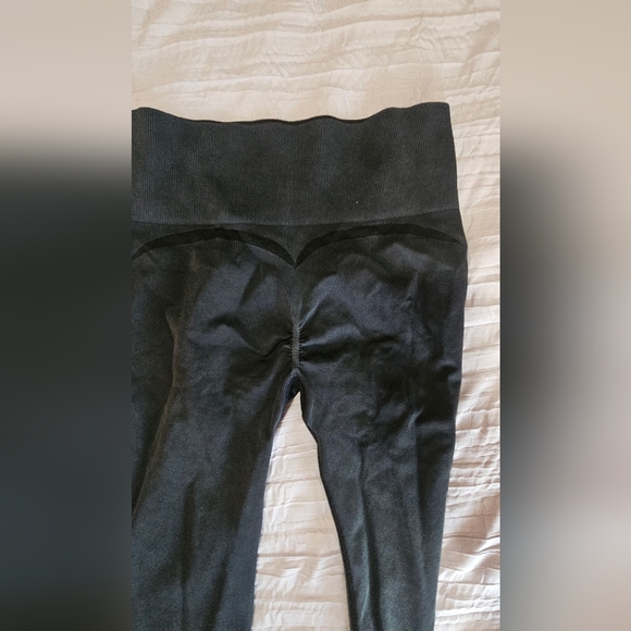 Black Gymshark Leggings - Picture 4 of 4